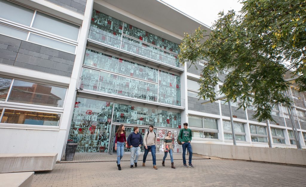 La Facultad de Química de Tarragona celebra 50 años de sus estudios en la ciudad
