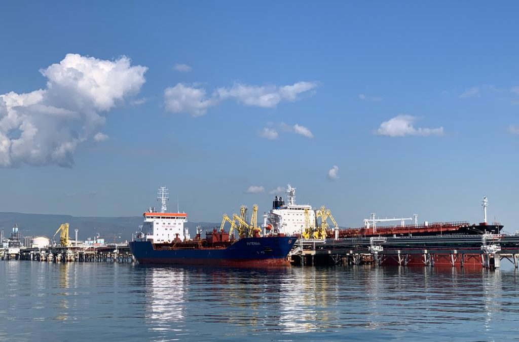 La bajada de petrolíferos lastra los tráficos del Port, que pierde en el acumulado anual un 6%